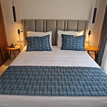 Queen Residences &