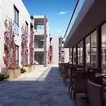 Queen Residences & 4*
