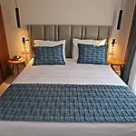 Queen Residences &
