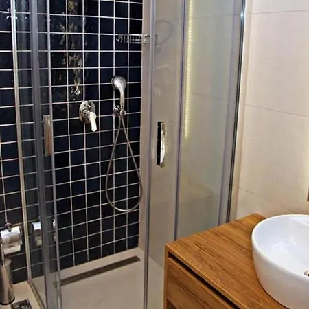 Queen Residences & 4*