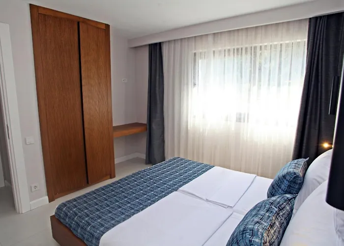 Queen Residences &