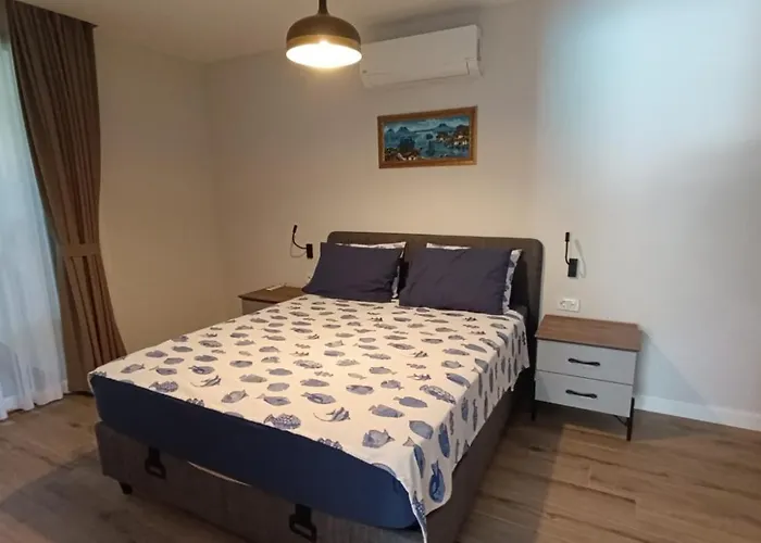 Queen Residences &