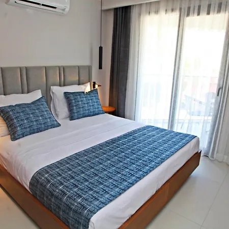 Queen Residences & 2*