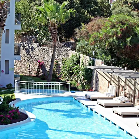 Aparthotel Queen Residences & 2*