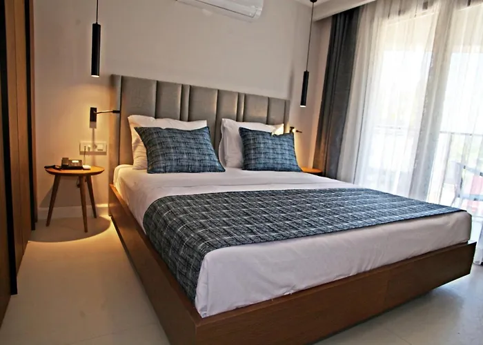 Aparthotel Queen Residences & 4*