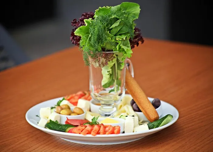 Queen Residences & 4*