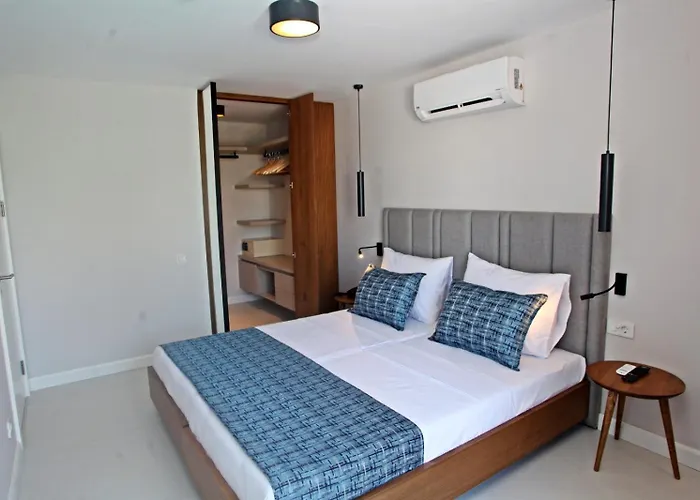 Aparthotel Queen Residences & 4*