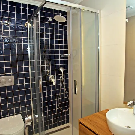 Queen Residences & Apartmanhotel 4*