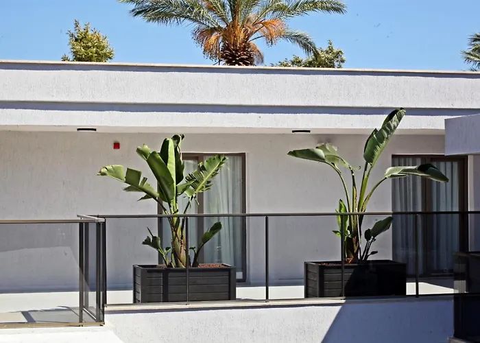 Queen Residences & 4*