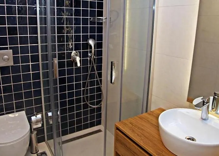 Queen Residences & 4*